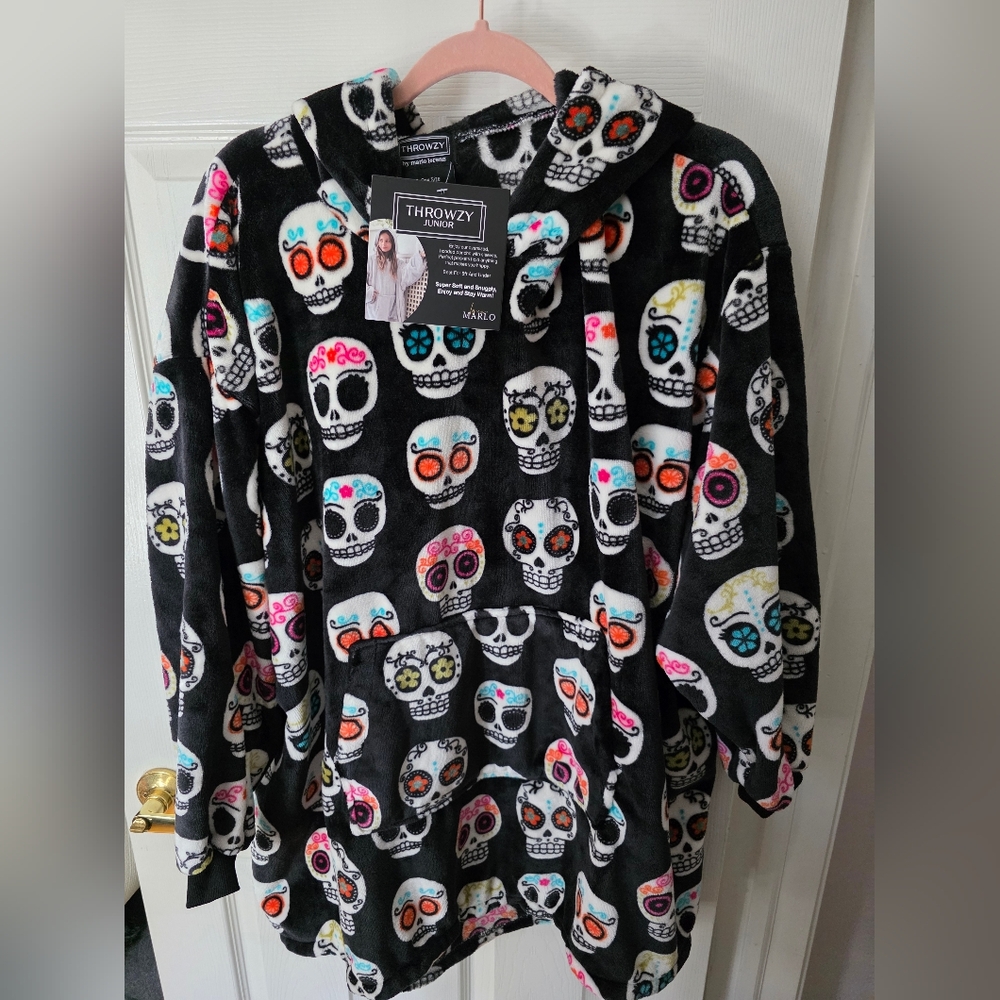 Throwzy Junior Halloween Plush Wearable Blanket One Size Multicolor Sugar Skulls